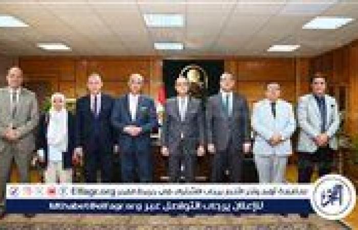 رئيس جامعة أسيوط يترأس اجتماع لجنة لاختيار مدير عام نظم المعلومات وأمين كلية الخدمة الاجتماعية