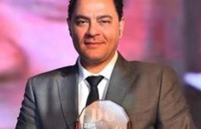 الشاعر نادر عبد الله يستحوذ على جائزة الإبداع في احتفالية دير جيست 2025