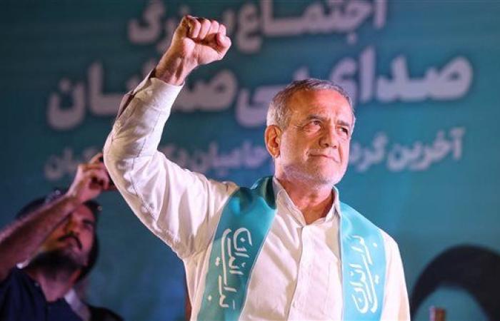 الرئيس الإيرانى: الغرب لا يستطيع إيقافنا ولن نستسلم أبدًا
