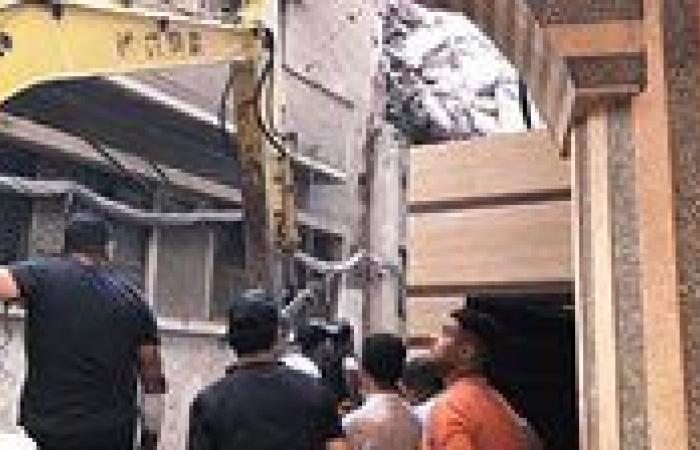 ارتفاع ضحايا حادث انهيار مصنع المحلة لـ 10 وفيات و30 مصابا