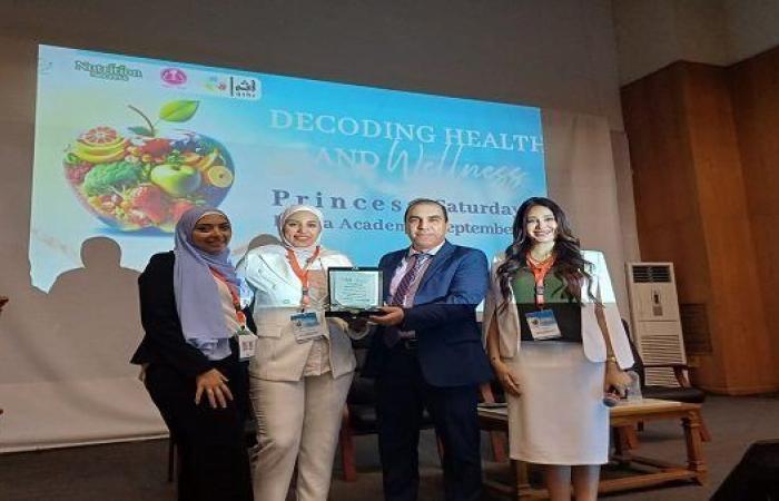 جامعة حلوان تكرم قيادات الصيدلة وتبرز تميز التغذية الإكلينيكية