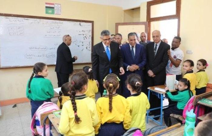 محافظ الجيزة يتابع انتظام الدراسة بعدد من مدارس أبو النمرس