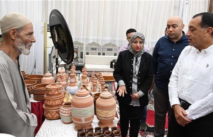 مدبولي يتفقد معرض الحرف اليدوية والتراثية بقرية شما بأشمون ويؤكد دعم الدولة للصناع