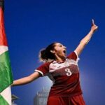 بالدبكة.. لاعبات الأهلي يستقبلن لاعبة منتخب فلسطين المنضمة حديثًا (فيديو وصور)