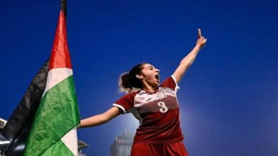 بالدبكة.. لاعبات الأهلي يستقبلن لاعبة منتخب فلسطين المنضمة حديثًا (فيديو وصور)