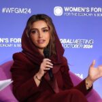 أشواق الشـثري أول سعودية تعتلي منصة منظمة Women's Forum العالمية في فرنسا