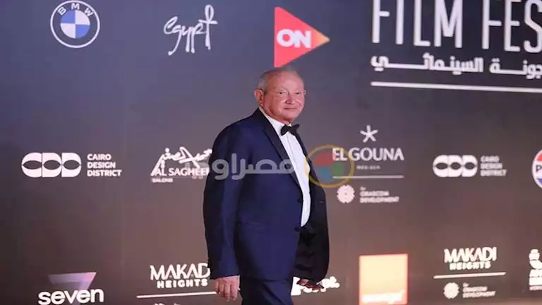 "روحوا اتفرجوا على بنات الصعيد الجدعان".. نجيب ساويرس يشيد بفيلم "رفعت عيني للسما"