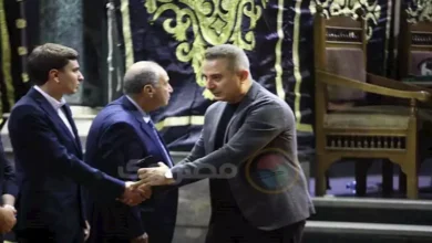 بالصور.. أحمد سعيد عبدالغني في عزاء مصطفى فهمي