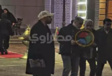 إيهاب فهمي ومحمد محمود يصلان عزاء زوج بدرية طلبة بالشيخ زايد